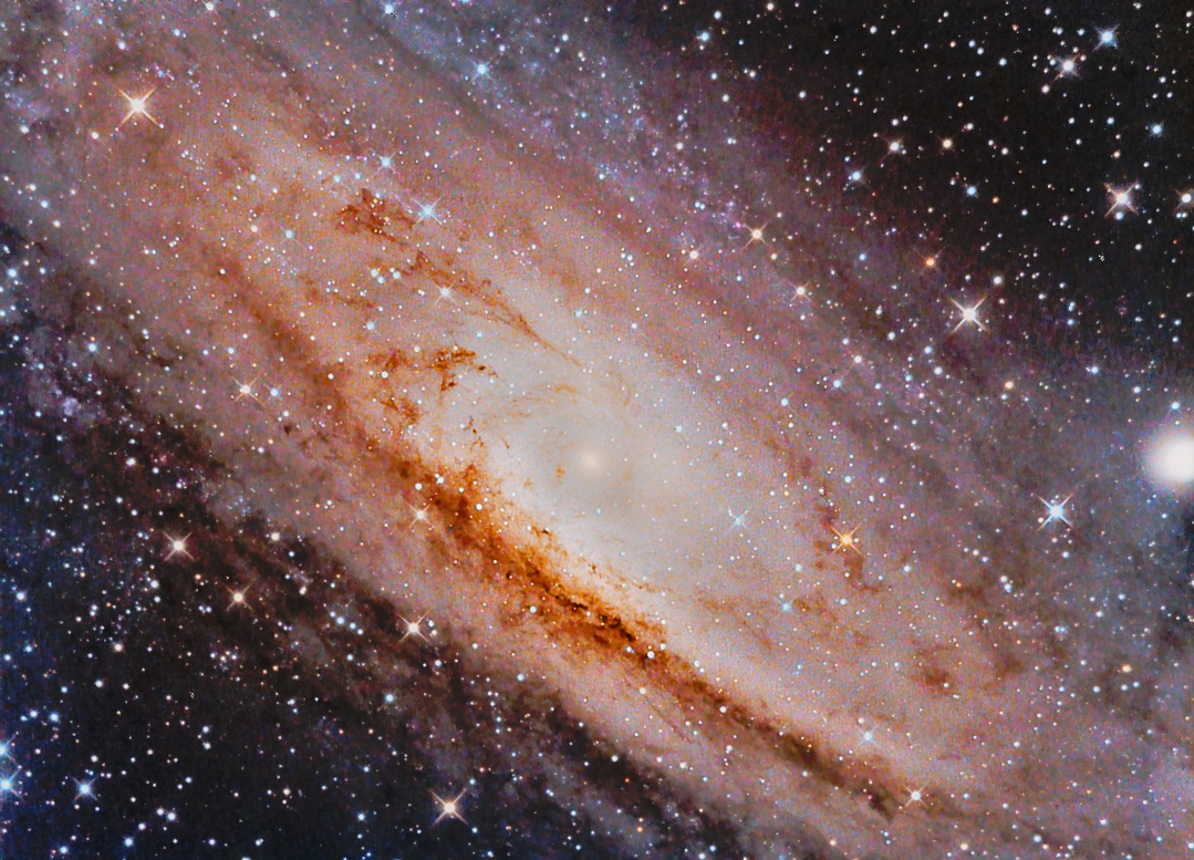 M31-NEWLRGB70-luci.jpg